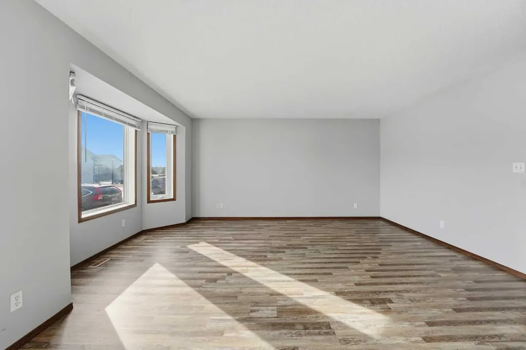 25 Winston Place Blackfalds AB T4M 0K9