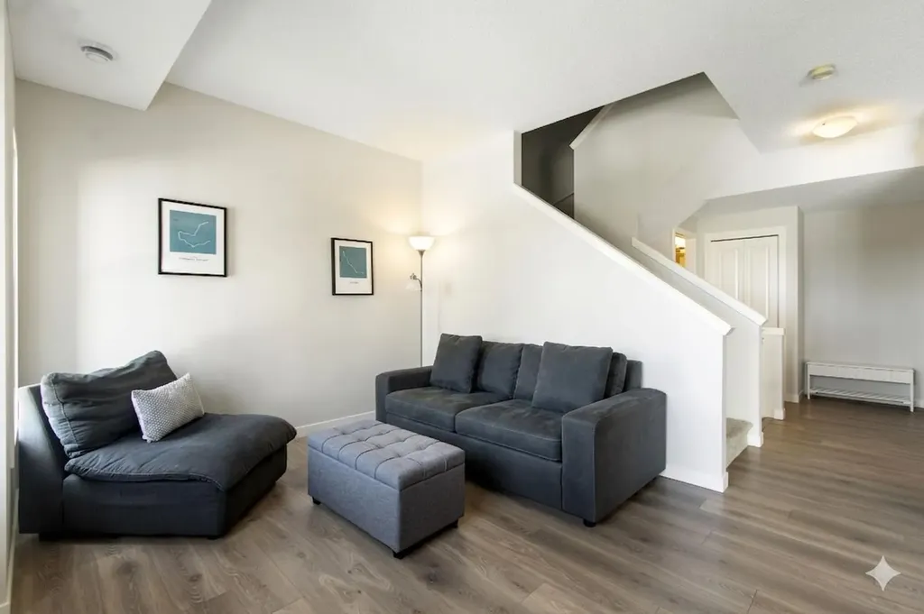 250 Fireside View Cochrane AB T4C 2M2