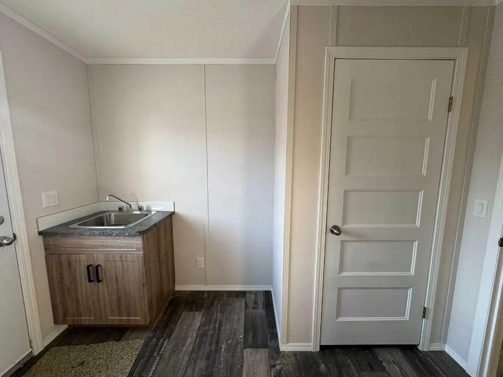 816 5th Avenue Beaverlodge AB T0H 0C0