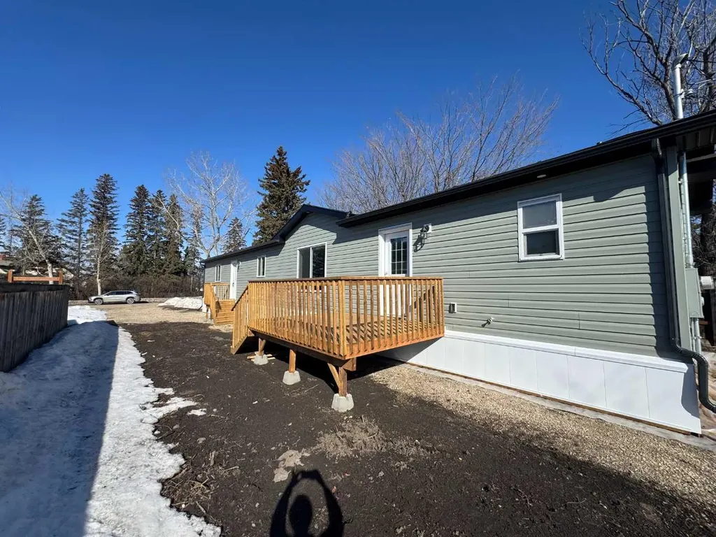 816 5th Avenue Beaverlodge AB T0H 0C0
