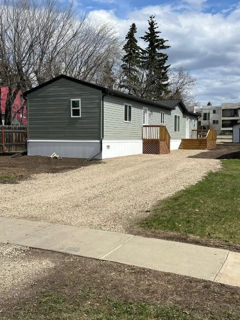 816 5th Avenue Beaverlodge AB T0H 0C0