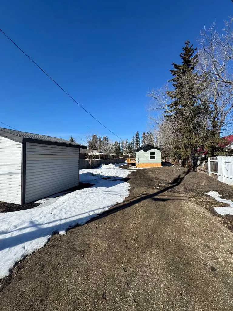 816 5th Avenue Beaverlodge AB T0H 0C0