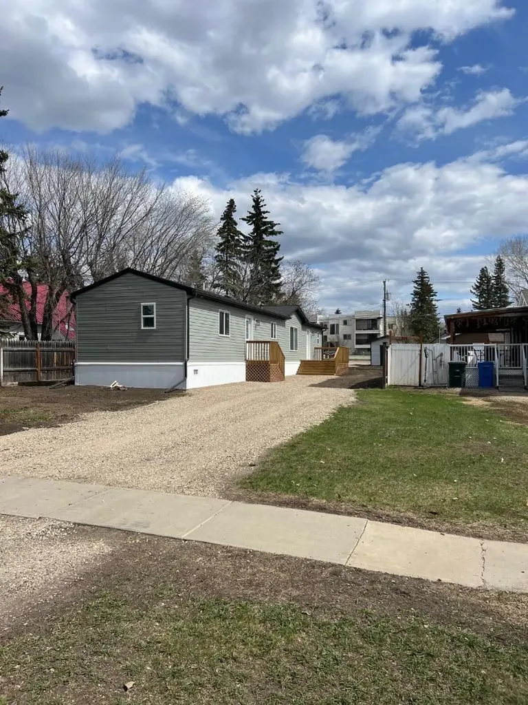 816 5th Avenue Beaverlodge AB T0H 0C0
