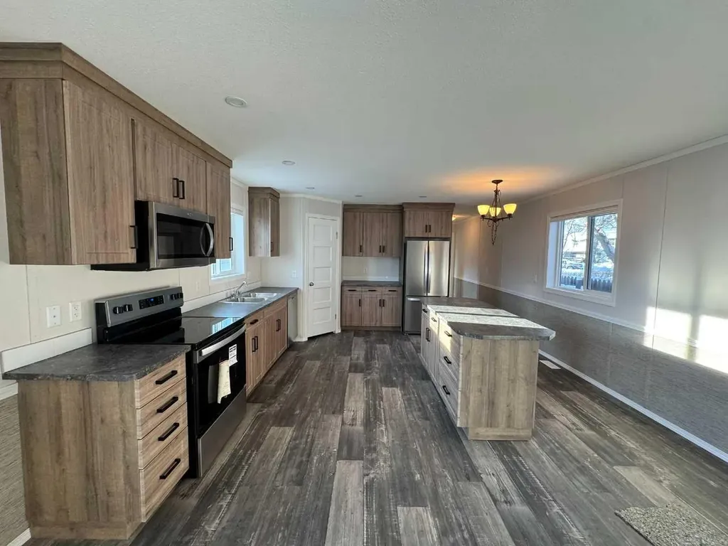 816 5th Avenue Beaverlodge AB T0H 0C0