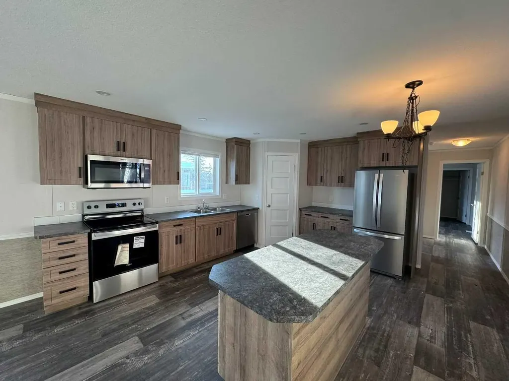 816 5th Avenue Beaverlodge AB T0H 0C0