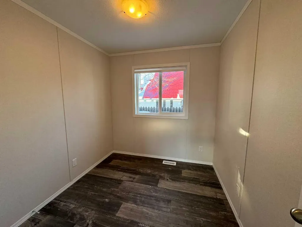 816 5th Avenue Beaverlodge AB T0H 0C0