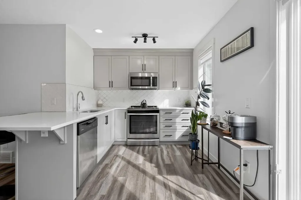 103 Cranbrook Walk SE Calgary AB T3M 2V5