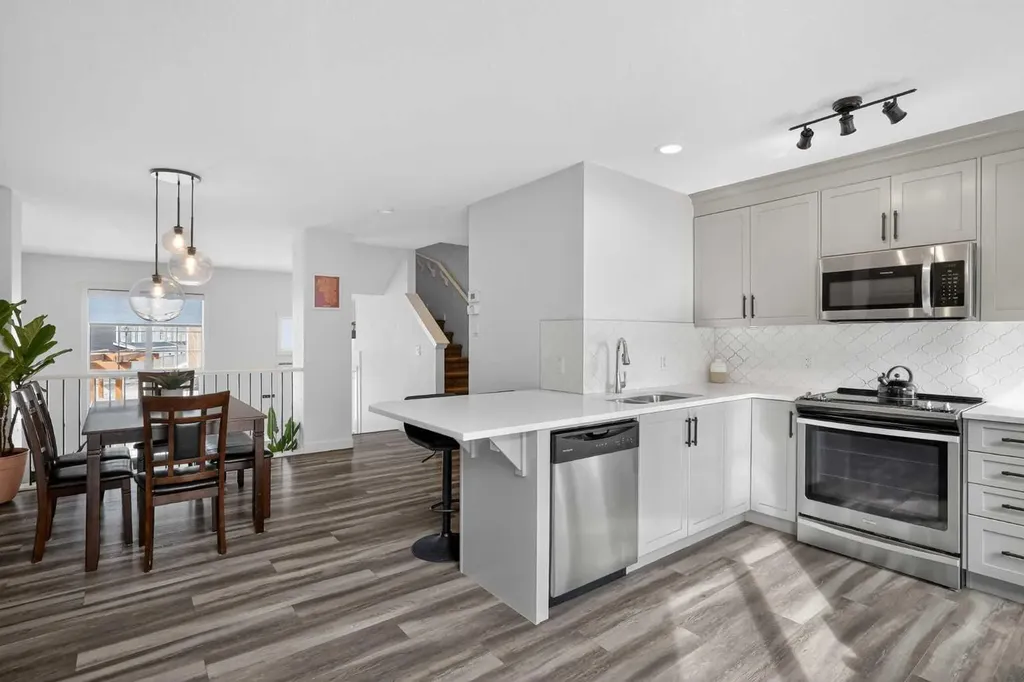 103 Cranbrook Walk SE Calgary AB T3M 2V5