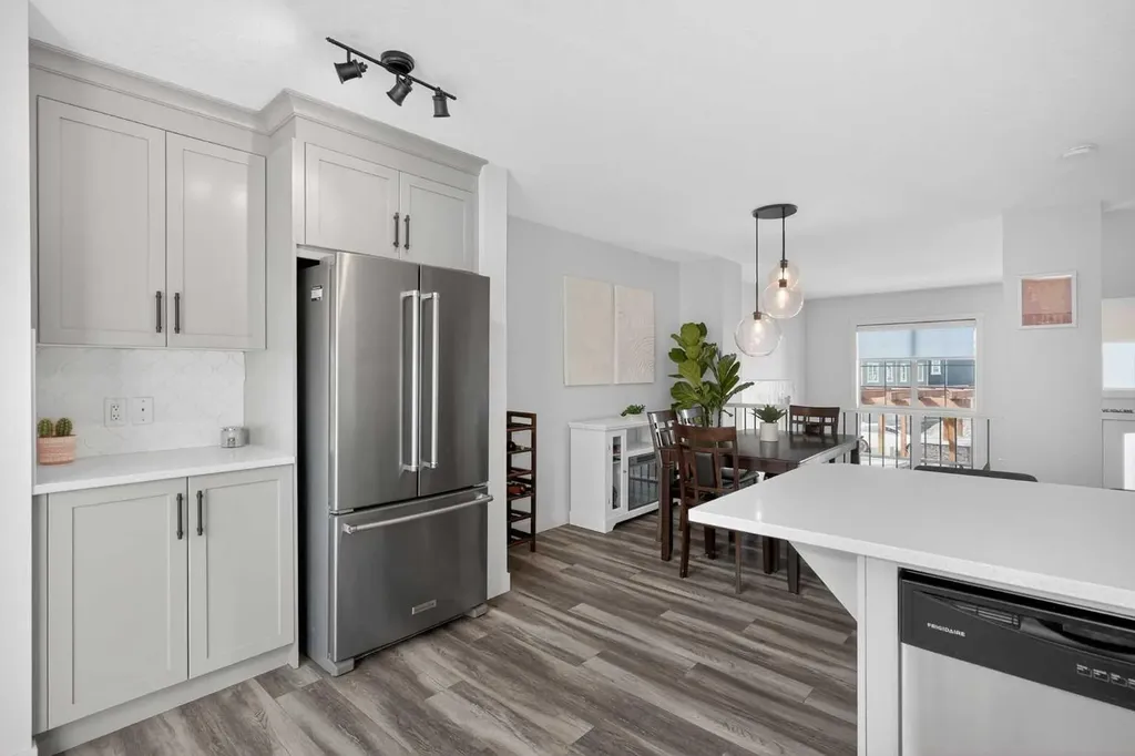 103 Cranbrook Walk SE Calgary AB T3M 2V5