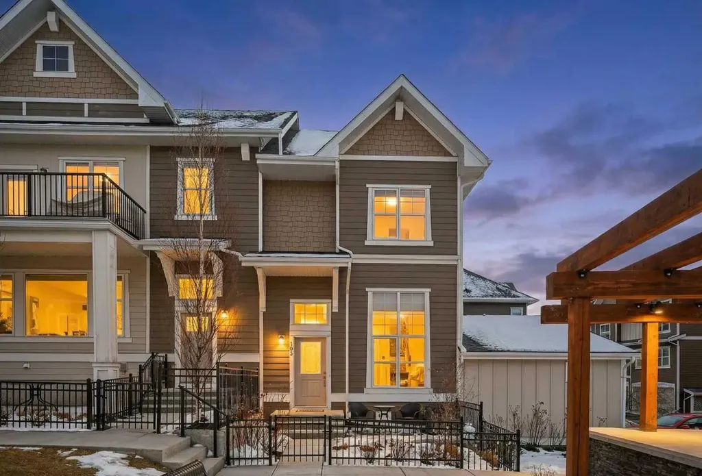 103 Cranbrook Walk SE Calgary AB T3M 2V5