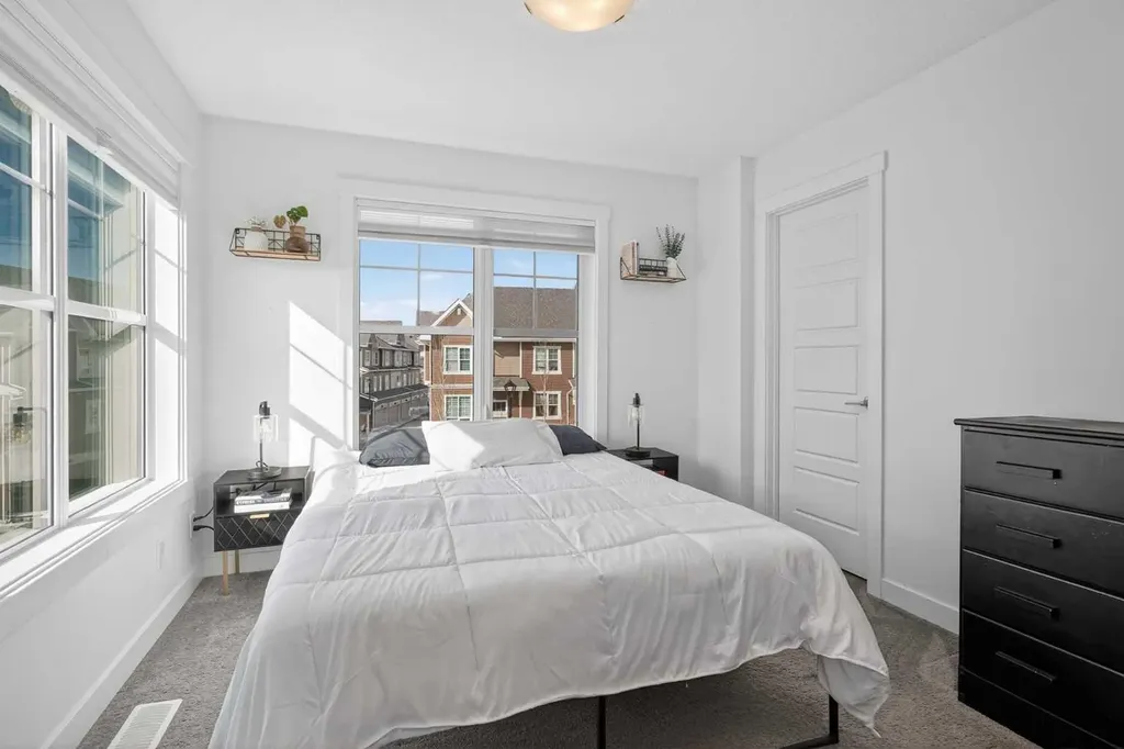 103 Cranbrook Walk SE Calgary AB T3M 2V5