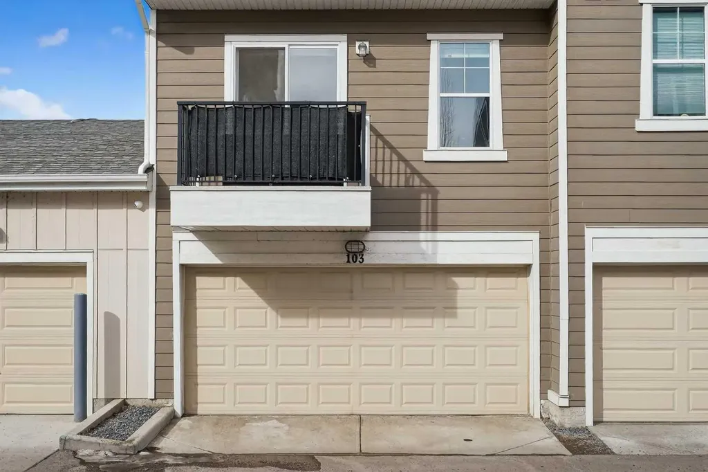 103 Cranbrook Walk SE Calgary AB T3M 2V5