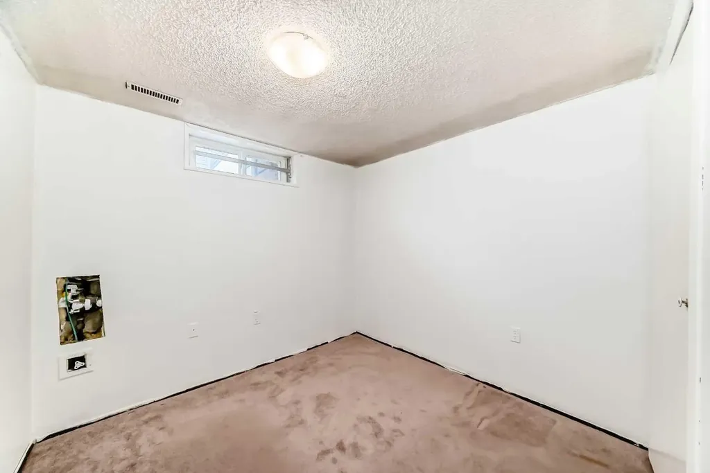 130 Pinemeadow Road NE Calgary AB T1Y 4N9