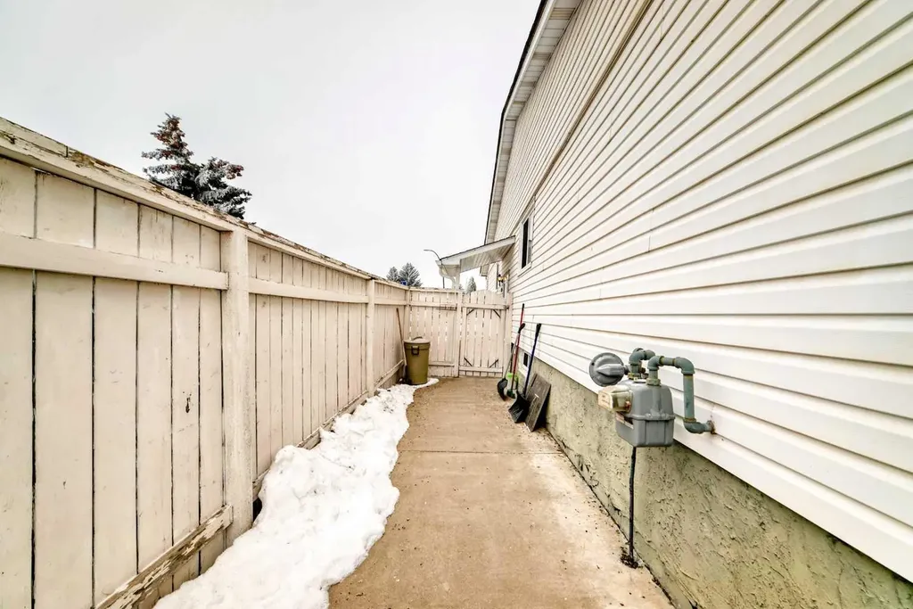 130 Pinemeadow Road NE Calgary AB T1Y 4N9
