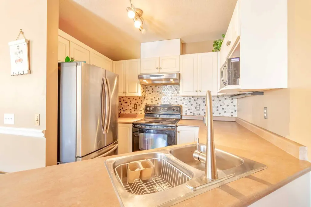 605 19 Street SE High River AB T1V 2B8