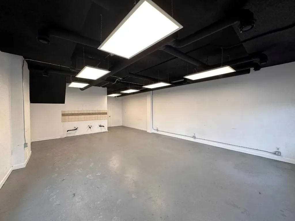 2101 Edmonton Trail Calgary AB T2E3M4