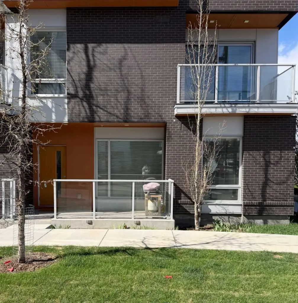 3125 39 Street NW Calgary AB T3B 6H5