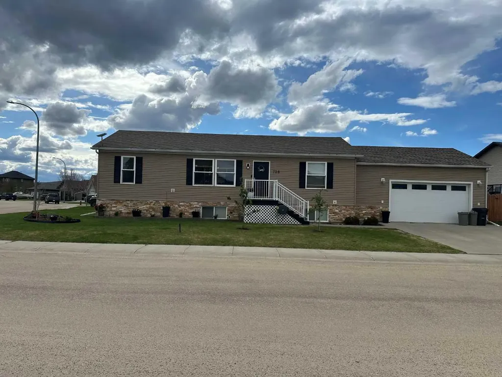 720 10 Street SE Slave Lake AB T0G 2A3