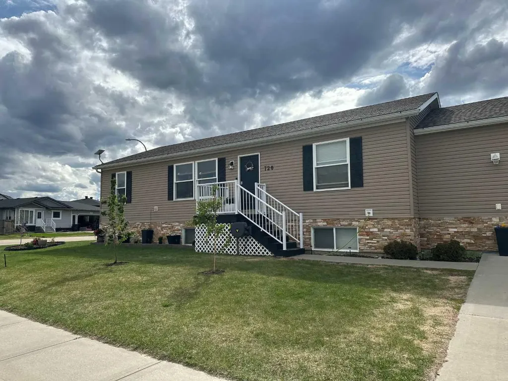 720 10 Street SE Slave Lake AB T0G 2A3