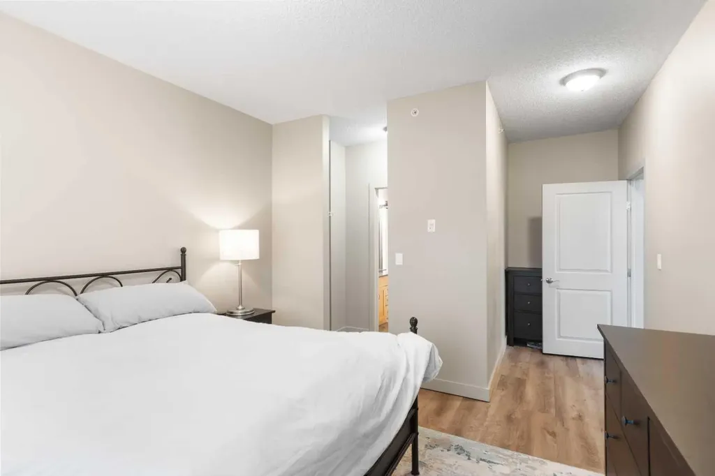 11811 Lake Fraser Drive SE Calgary AB T2J 7J4
