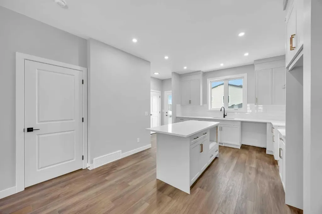 10 Versant Path SW Calgary AB T2Y 0Z5