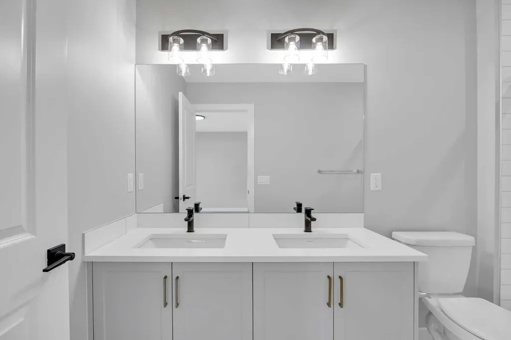 10 Versant Path SW Calgary AB T2Y 0Z5