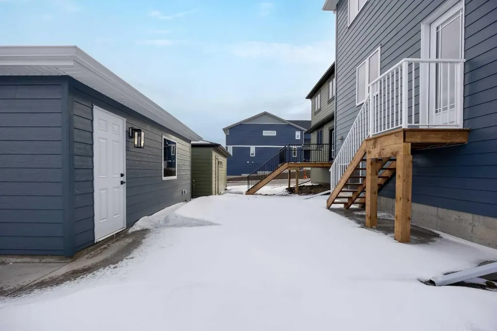 10 Versant Path SW Calgary AB T2Y 0Z5