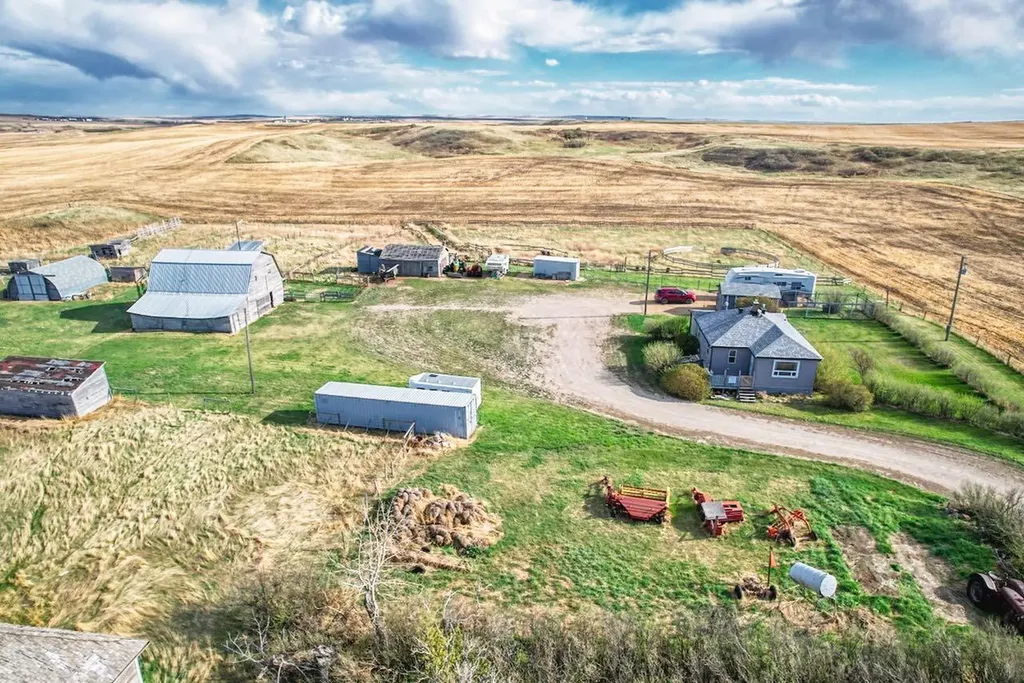 223025 Township Road 284 Rural Kneehill County AB T0M0L0