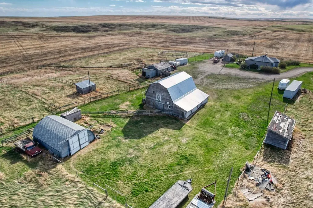 223025 Township Road 284 Rural Kneehill County AB T0M0L0