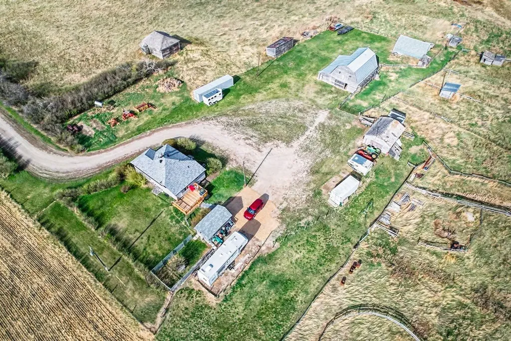 223025 Township Road 284 Rural Kneehill County AB T0M0L0
