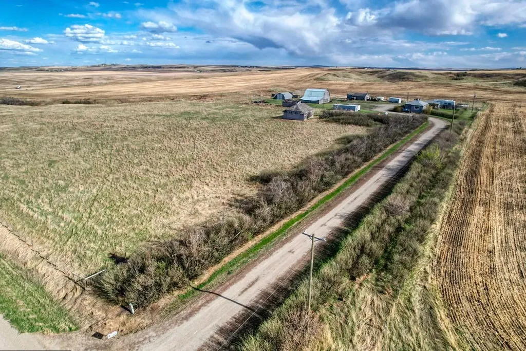 223025 Township Road 284 Rural Kneehill County AB T0M0L0