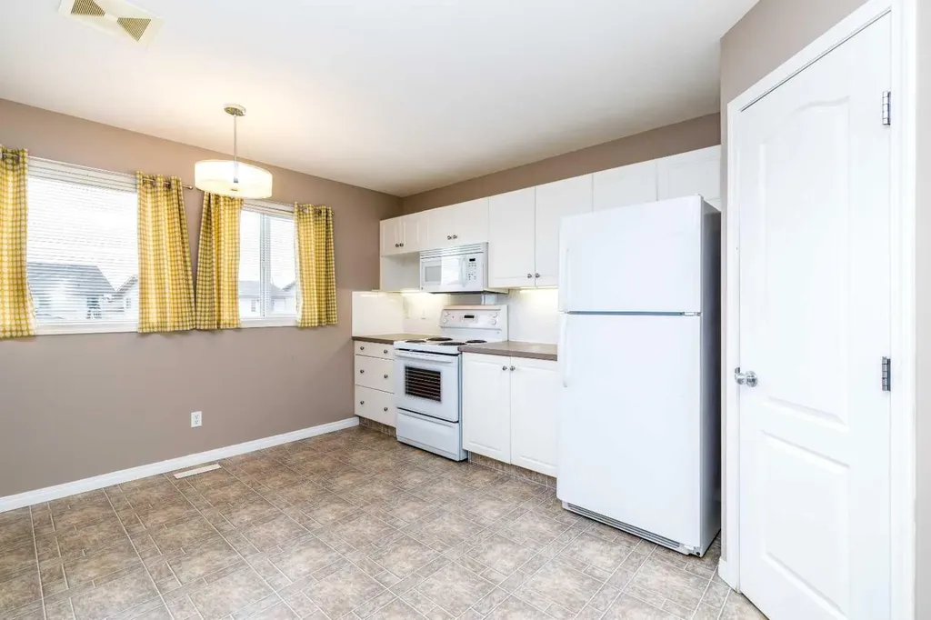 33 Donlevy Avenue Red Deer AB T4R 3B6