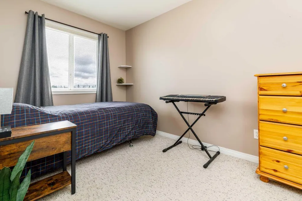 33 Donlevy Avenue Red Deer AB T4R 3B6
