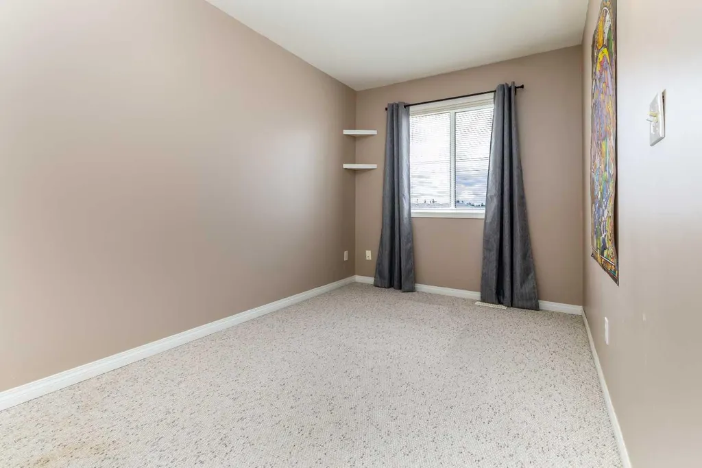 33 Donlevy Avenue Red Deer AB T4R 3B6