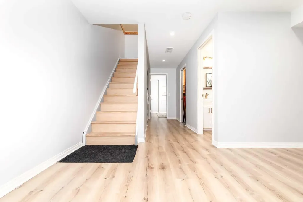 33 Donlevy Avenue Red Deer AB T4R 3B6