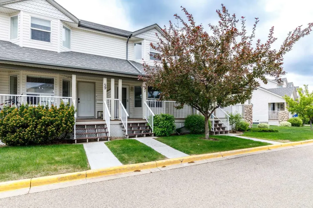 33 Donlevy Avenue Red Deer AB T4R 3B6