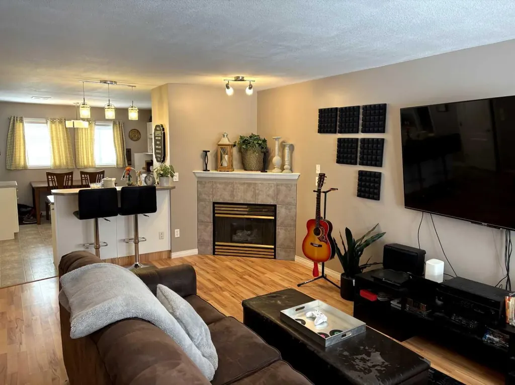 33 Donlevy Avenue Red Deer AB T4R 3B6