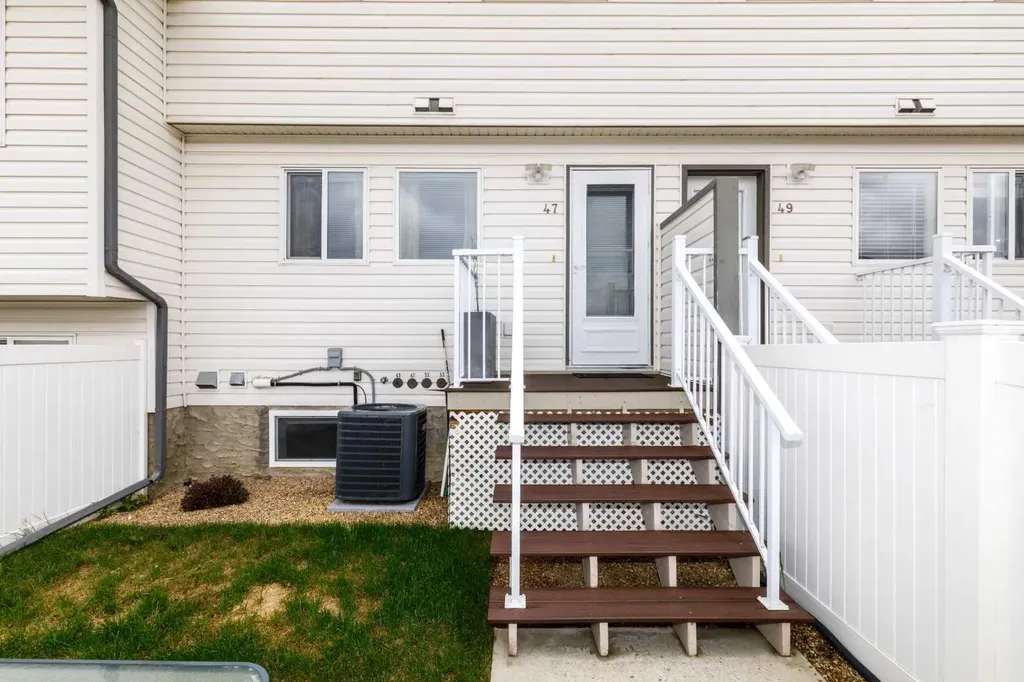 33 Donlevy Avenue Red Deer AB T4R 3B6