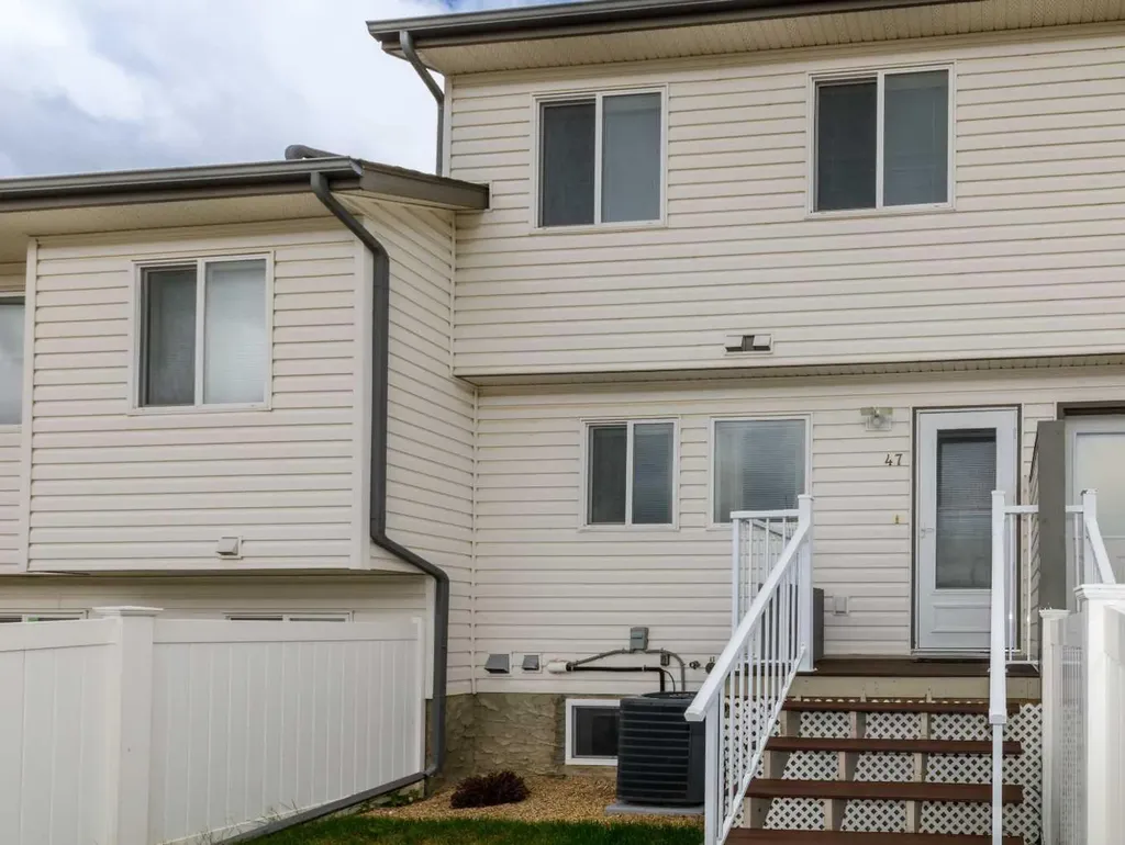 33 Donlevy Avenue Red Deer AB T4R 3B6