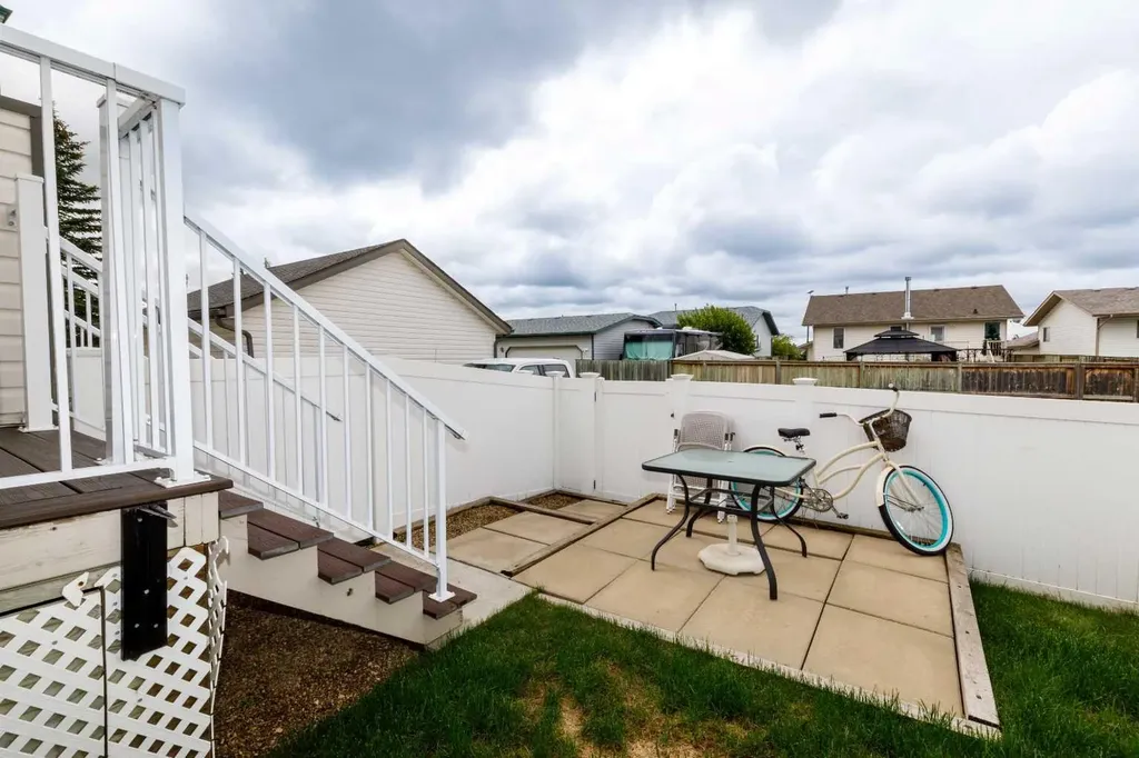 33 Donlevy Avenue Red Deer AB T4R 3B6