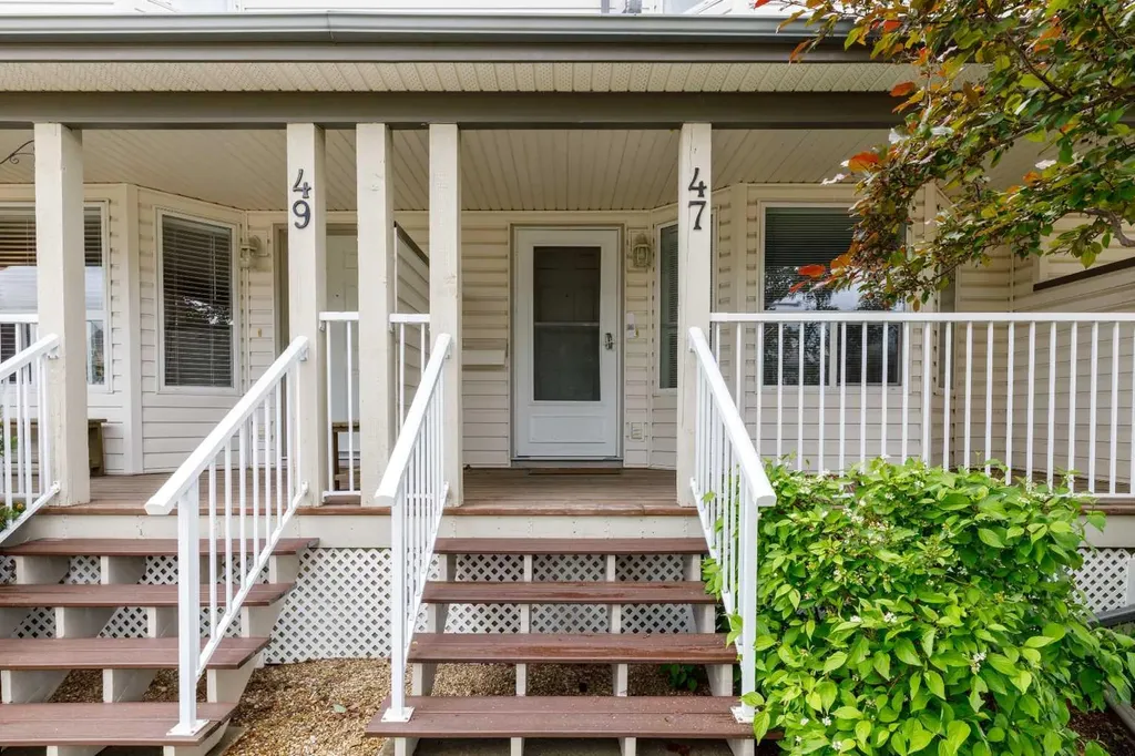33 Donlevy Avenue Red Deer AB T4R 3B6