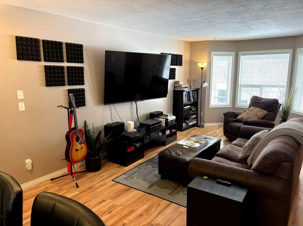 33 Donlevy Avenue Red Deer AB T4R 3B6