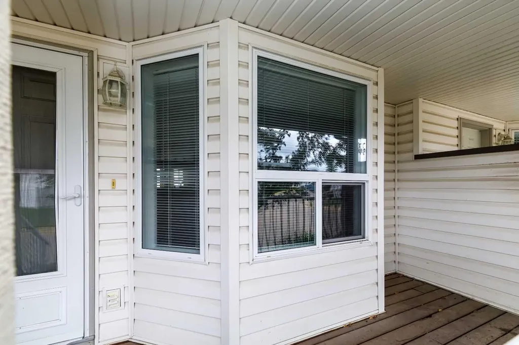 33 Donlevy Avenue Red Deer AB T4R 3B6