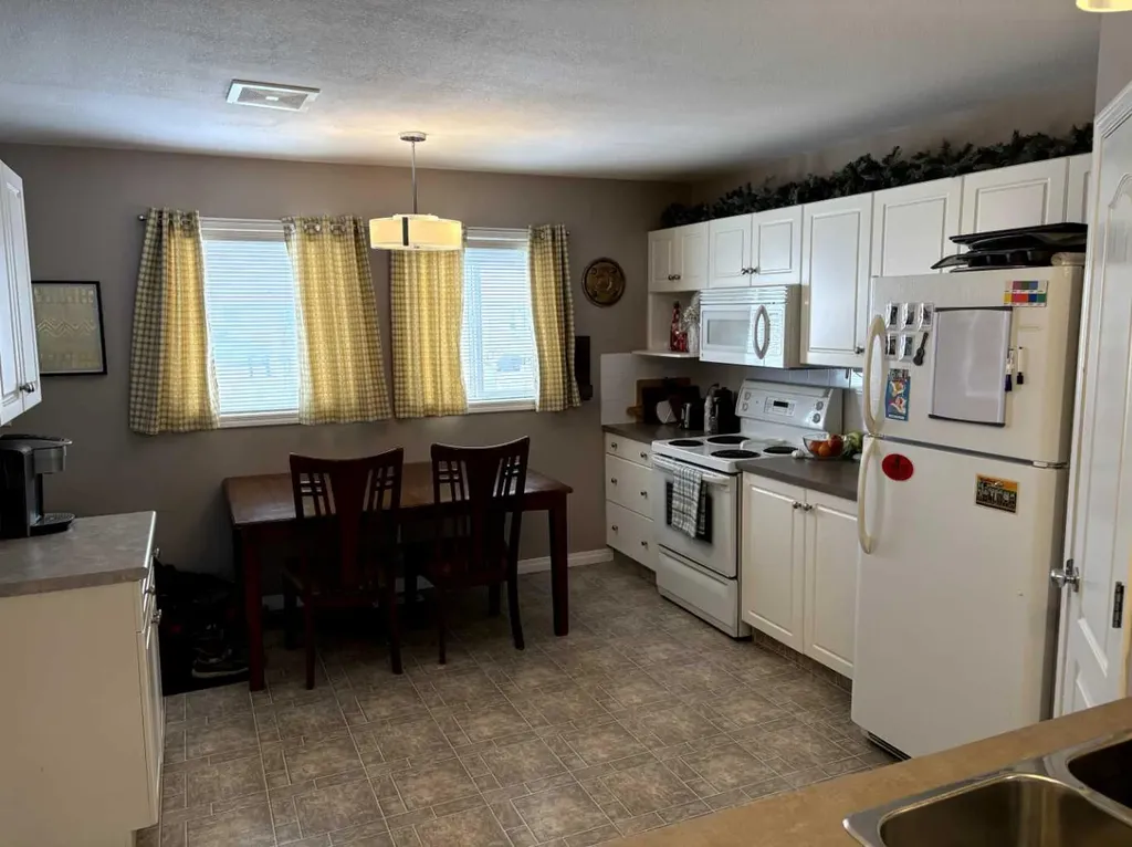 33 Donlevy Avenue Red Deer AB T4R 3B6