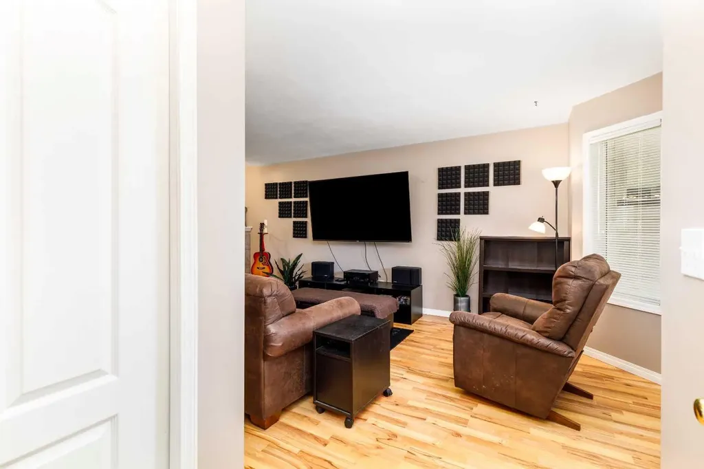 33 Donlevy Avenue Red Deer AB T4R 3B6
