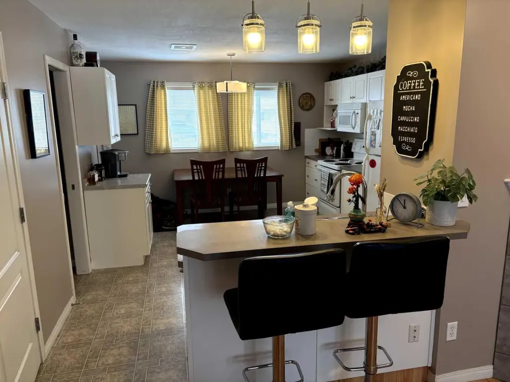 33 Donlevy Avenue Red Deer AB T4R 3B6