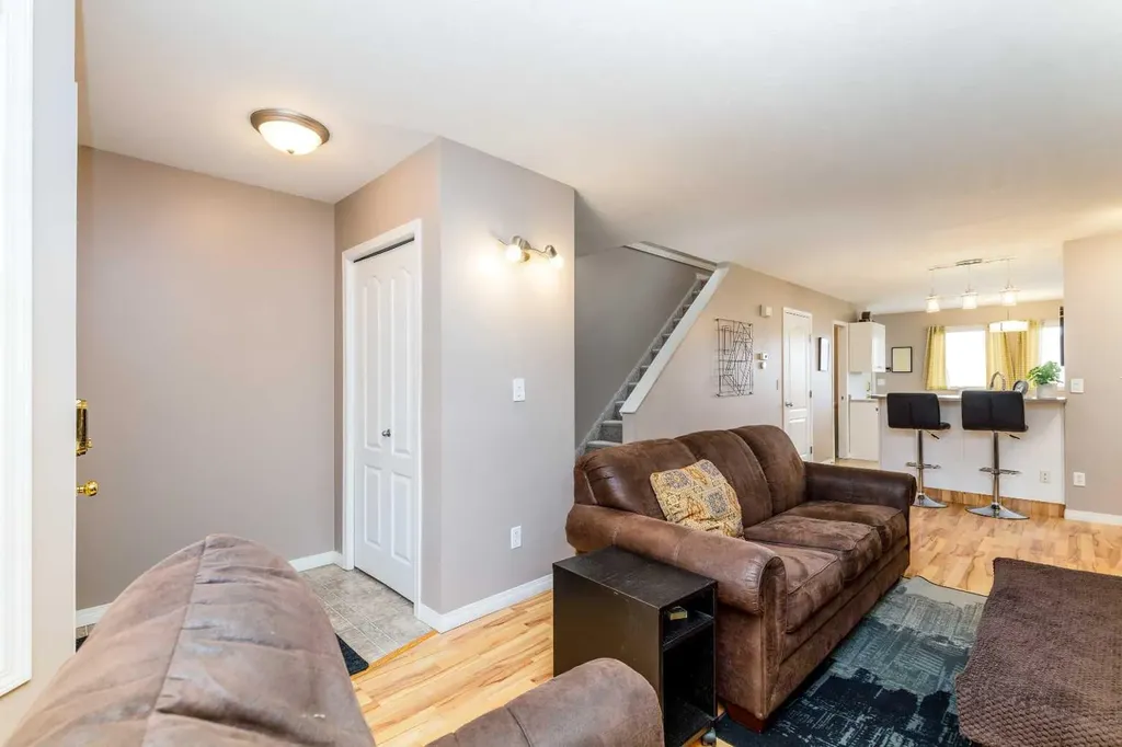 33 Donlevy Avenue Red Deer AB T4R 3B6