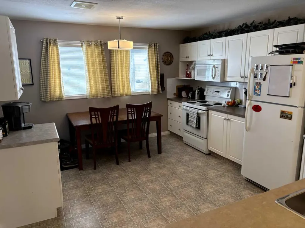 33 Donlevy Avenue Red Deer AB T4R 3B6