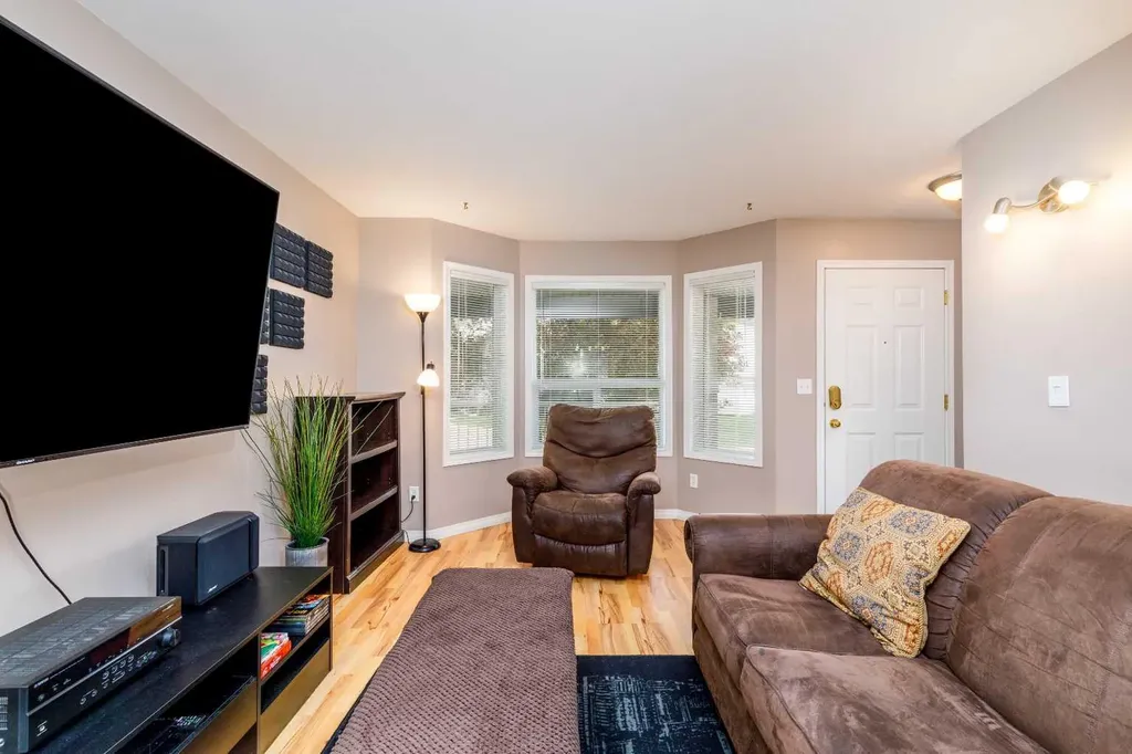33 Donlevy Avenue Red Deer AB T4R 3B6