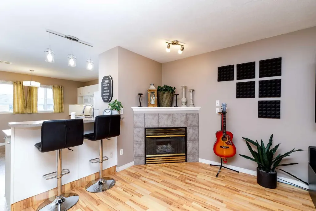 33 Donlevy Avenue Red Deer AB T4R 3B6